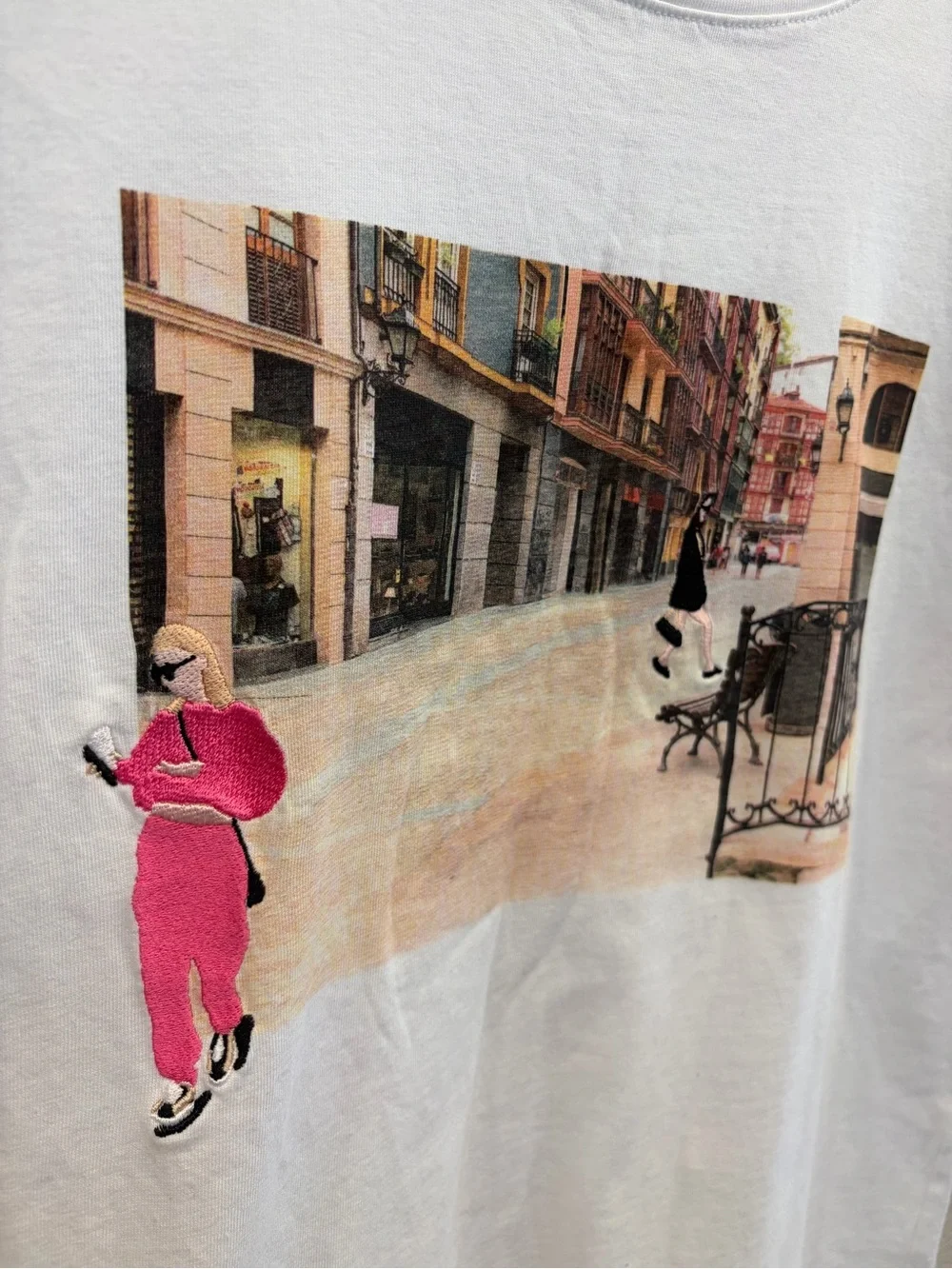 ZARA 3-D Graphic T-shirt - White - Small